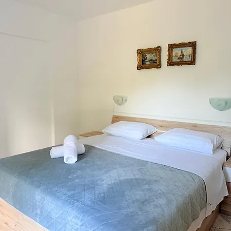 Isra 1 Apartment *