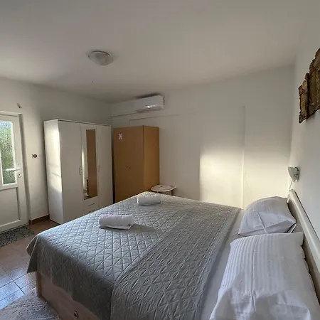 Isra 1 Apartment Palit