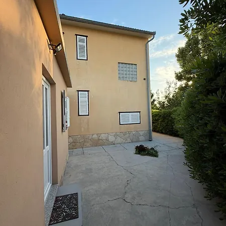 Isra 1 Apartment Palit