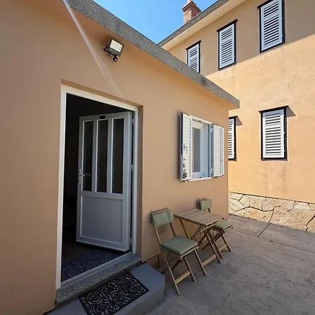 Apartment Isra 1