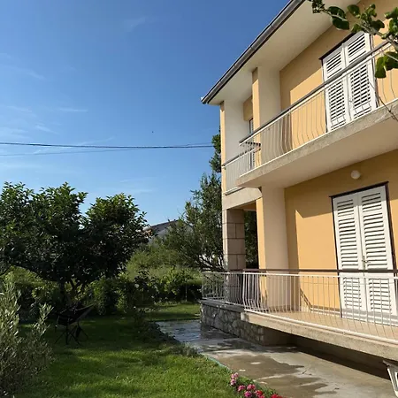 Isra 1 Apartment Palit